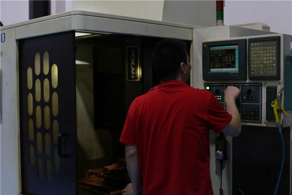 旭錦塑膠模具有限公司，模具部