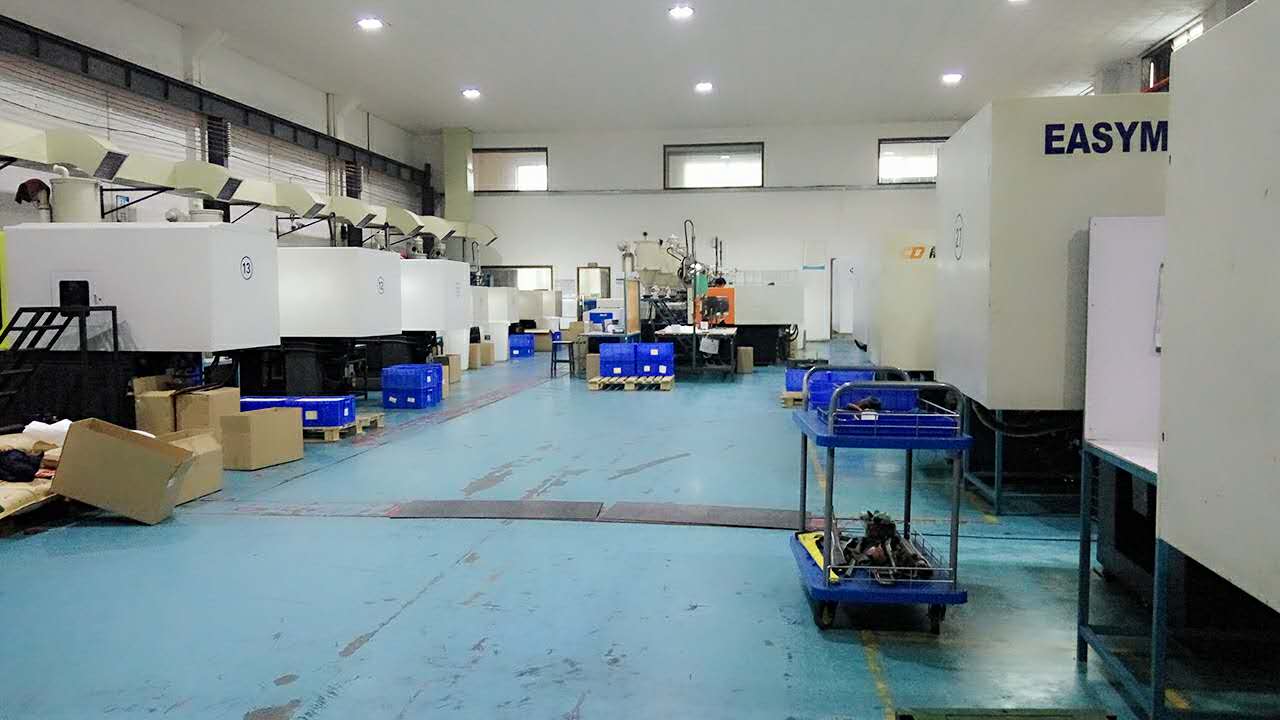 旭錦塑膠模具有限公司，注塑部