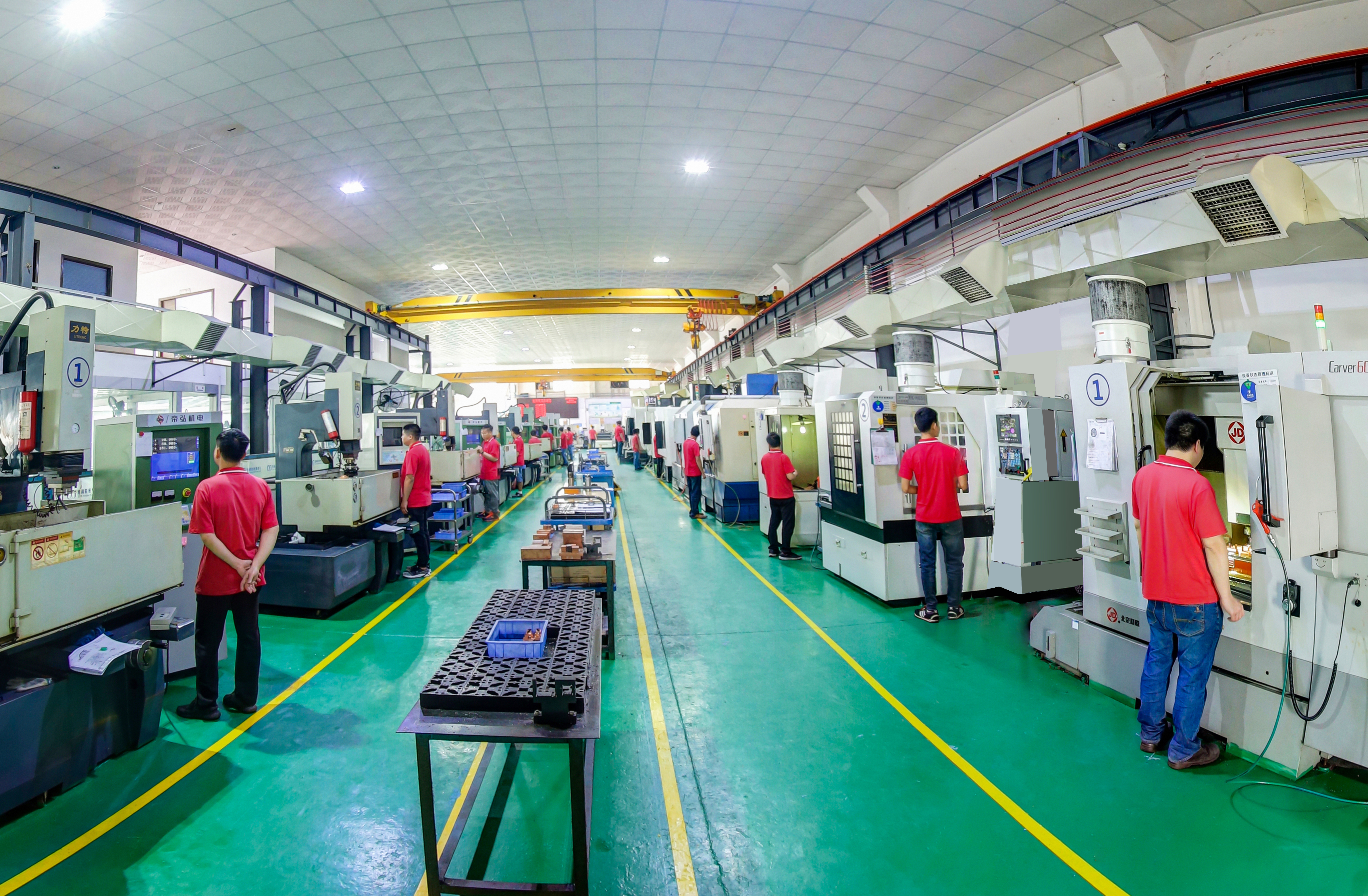 旭錦塑膠模具廠工模車(chē)間