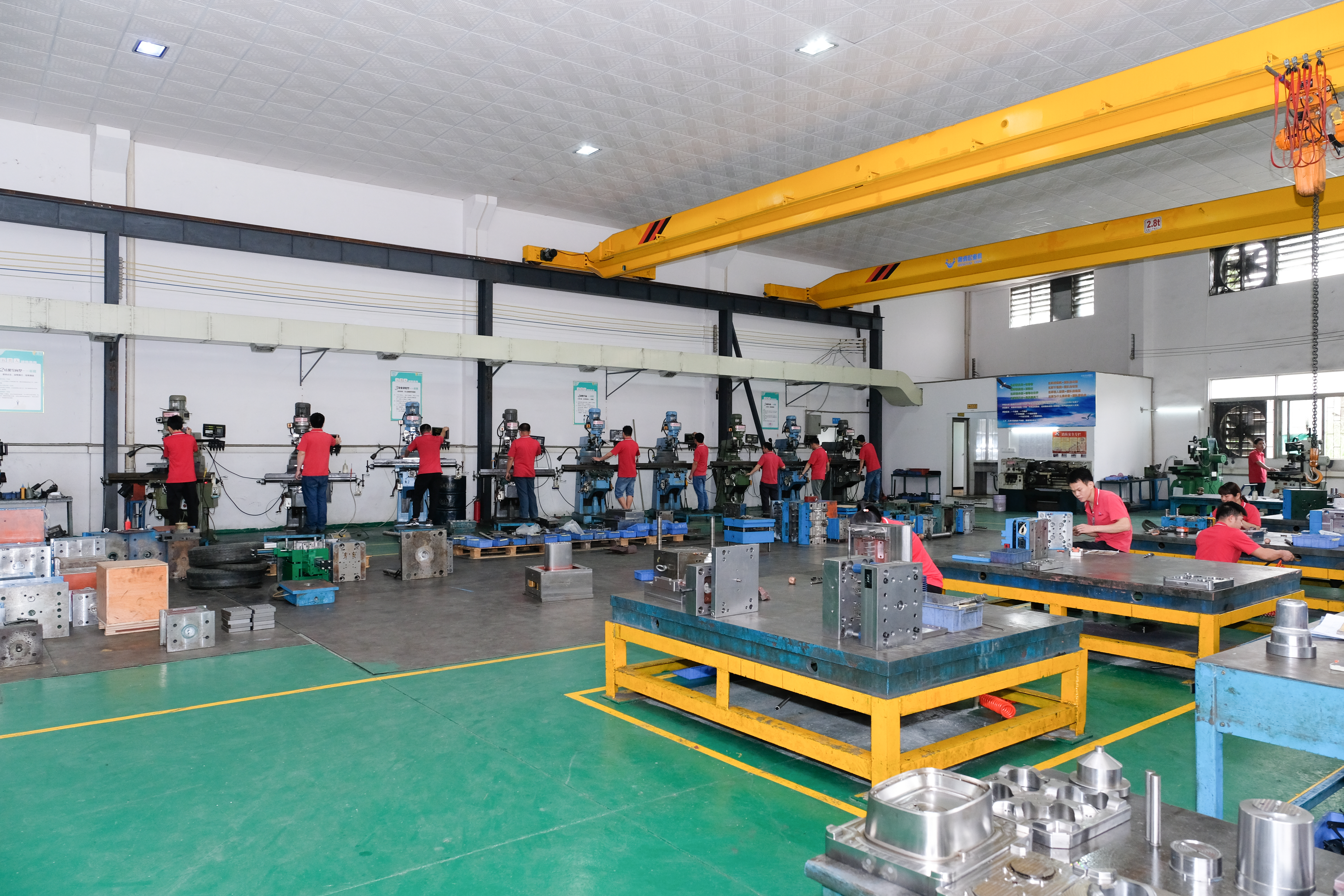 中山旭錦注塑模具廠家銑床車(chē)間