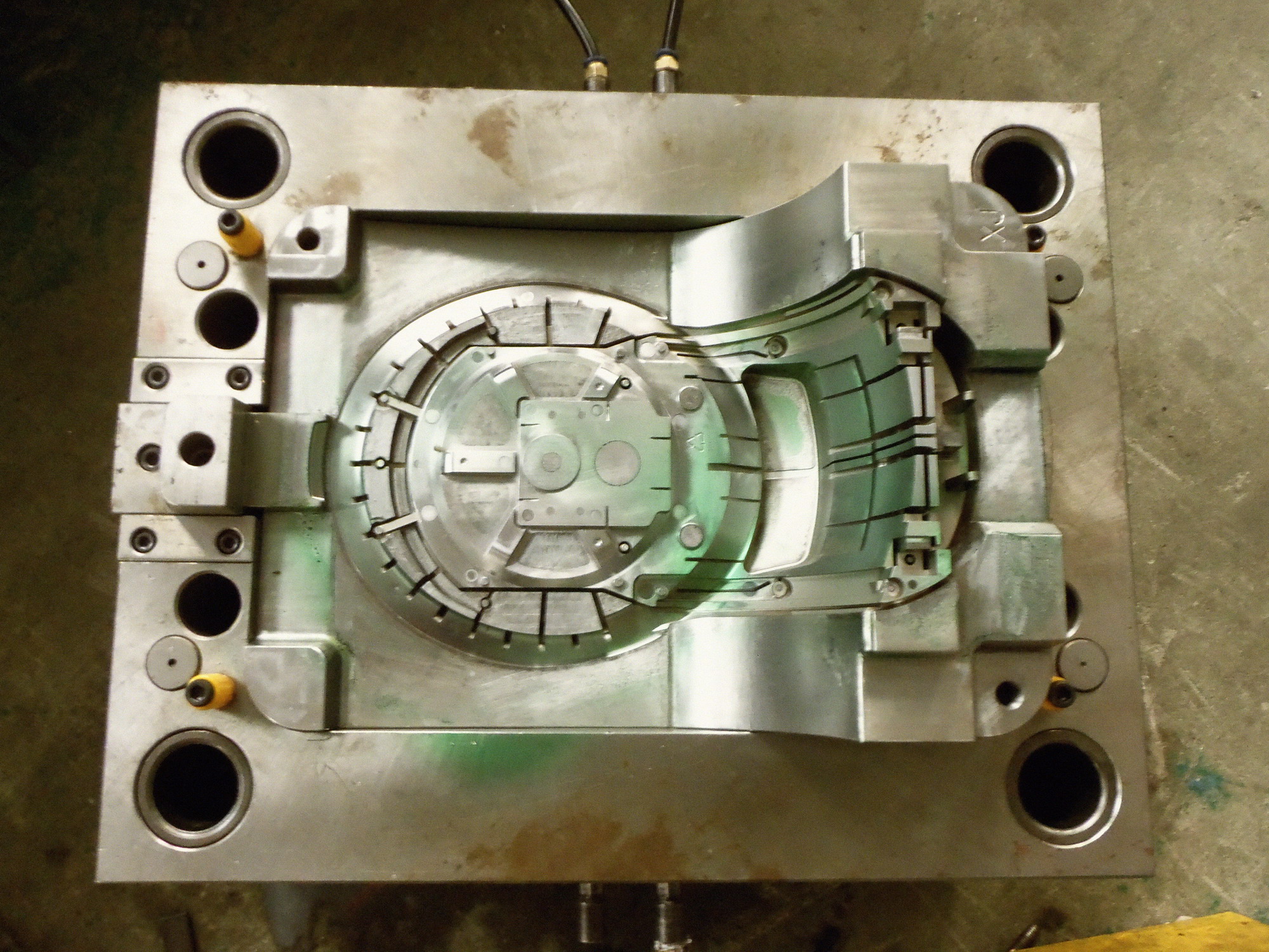 旭錦注塑模具生產(chǎn)廠家歡迎客戶(hù)來(lái)圖來(lái)樣咨詢(xún)