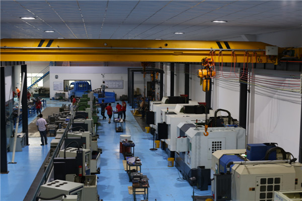 旭錦塑膠模具廠(chǎng)車(chē)間